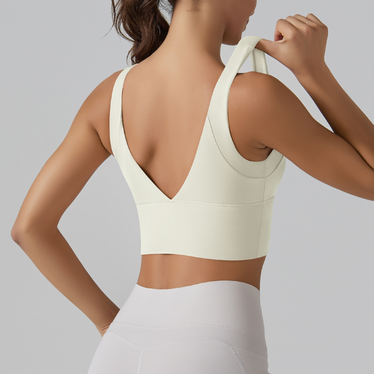 素肌感覚のピラティス・ヨガ用タンクトップ。一体成型カップで、 - Pilates Yoga One のレビューと価格