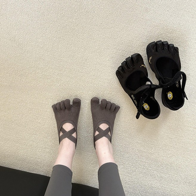 女性用クロスストラップ5本指ヨガソックス滑り止めシリコングリ - Medias Para Pilates Y Yoga のレビューと価格